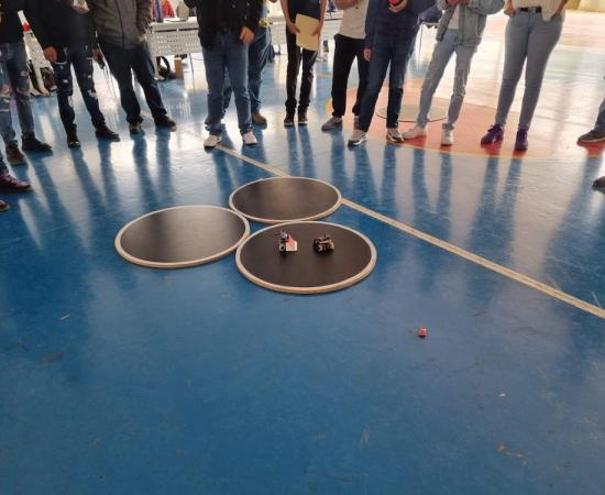 Se realizó competencia de robots minisumo en el CUSur