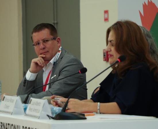 CUSur y CUChapala presentaron en la FIL 2025 el libro Contar con el lenguaje, una obra colectiva en honor a Cristina Rivera Garza