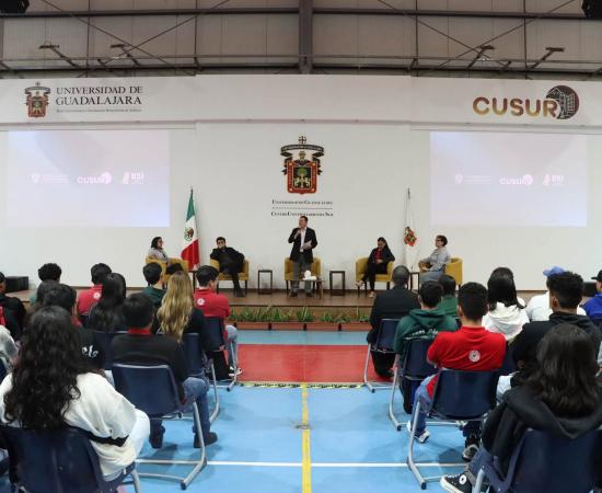 Alrededor de 2 mil estudiantes de bachillerato asistieron a la XXVI edición de Una mirada al CUSur