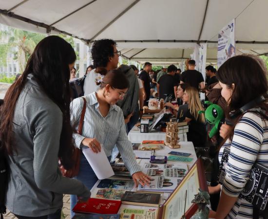 Alrededor de 2 mil estudiantes de bachillerato asistieron a la XXVI edición de Una mirada al CUSur