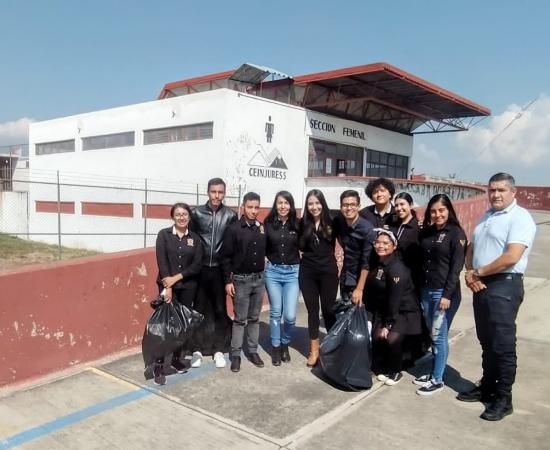 Entrega de juguetes XXII Kilómetro del juguete