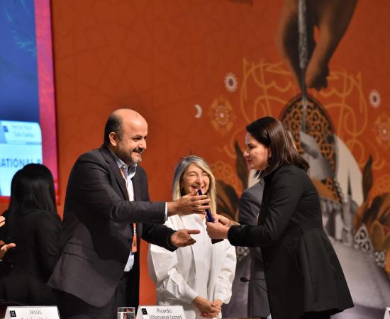 Entrega de presea al mérito académico Enrique Díaz de León