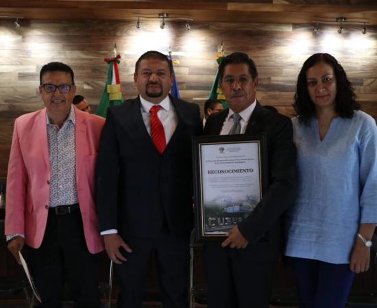 CUSur recibe reconocimiento del Ayuntamiento de Zapotlán el Grande por 30 años de labor educativa y cultural