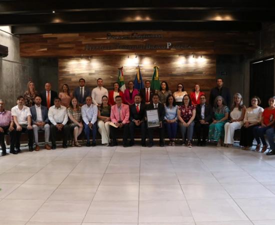 CUSur recibe reconocimiento del Ayuntamiento de Zapotlán el Grande por 30 años de labor educativa y cultural