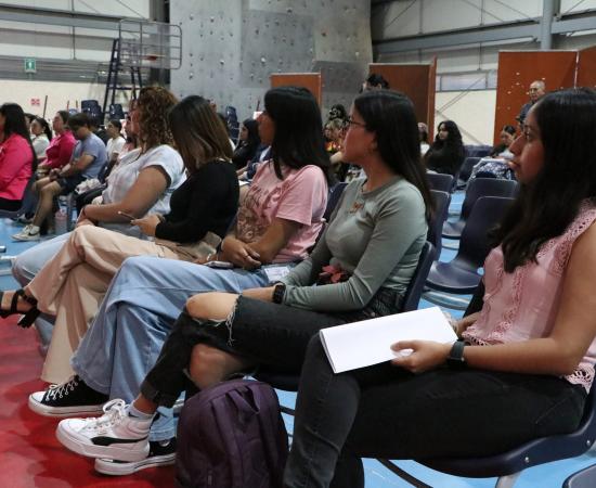 CUSur entrega kits menstruales como parte del programa Fluye con Seguridad de la FEU