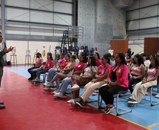 CUSur entrega kits menstruales como parte del programa Fluye con Seguridad de la FEU