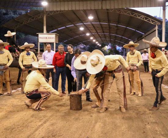 Charros del CUSur brillan en Tamazula en evento que celebra tradición y valores
