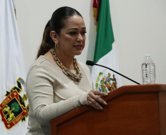 88 Estudiantes de Enfermería del CUSur Reciben Cofias y Listones en Emotiva Ceremonia