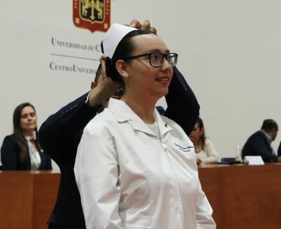 88 Estudiantes de Enfermería del CUSur Reciben Cofias y Listones en Emotiva Ceremonia