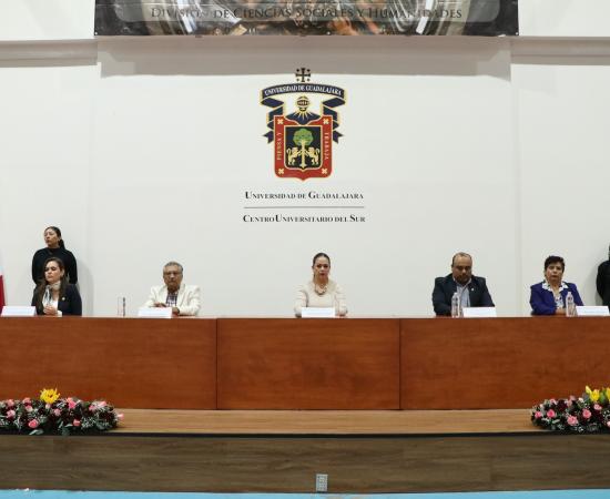 88 Estudiantes de Enfermería del CUSur Reciben Cofias y Listones en Emotiva Ceremonia