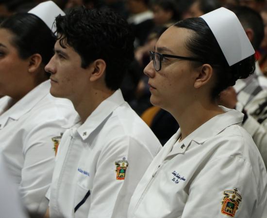 88 Estudiantes de Enfermería del CUSur Reciben Cofias y Listones en Emotiva Ceremonia