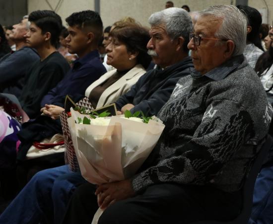 88 Estudiantes de Enfermería del CUSur Reciben Cofias y Listones en Emotiva Ceremonia