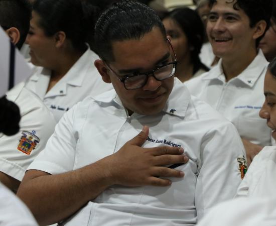 88 Estudiantes de Enfermería del CUSur Reciben Cofias y Listones en Emotiva Ceremonia