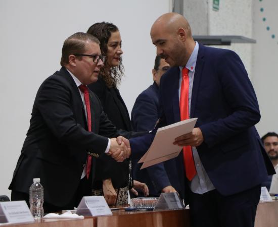 En el CUSur, 88 egresadas y egresados de nueve programas reciben su acta de titulación