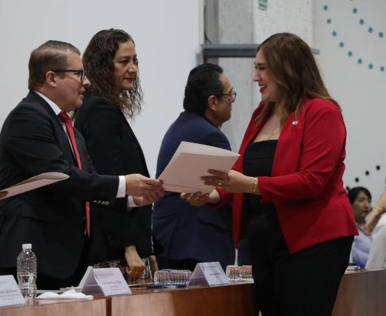 En el CUSur, 88 egresadas y egresados de nueve programas reciben su acta de titulación