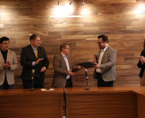 CUSur recibe Distintivo “Dependencia de Paz” por su liderazgo en derechos humanos y cultura de paz