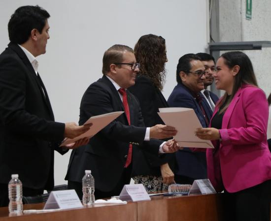 En el CUSur, 88 egresadas y egresados de nueve programas reciben su acta de titulación