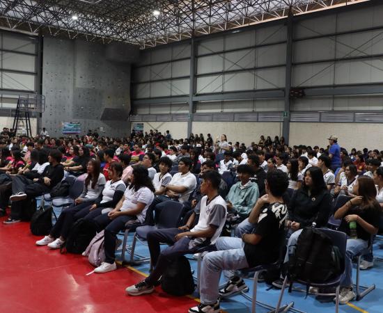 Más de 2,700 jóvenes conocieron la oferta académica en la XXIV Feria Una Mirada al CUSur