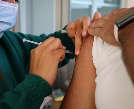 Vacunación contra tétanos y covid 19