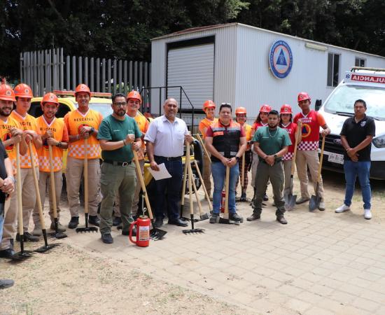 Entrega de herramienta contra incendios forestales