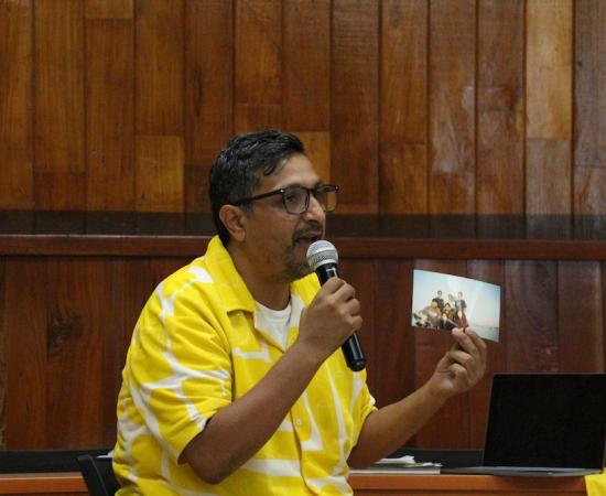 Presentación del libro Dos flores son más fuertes si juntas pasan sed