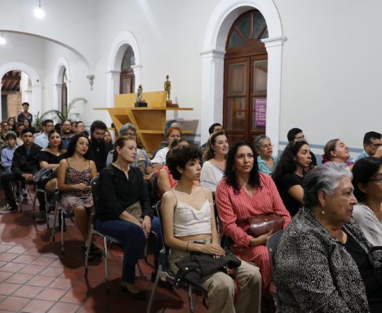Exposición "Mi vida entre ríos, volcanes y el mar"