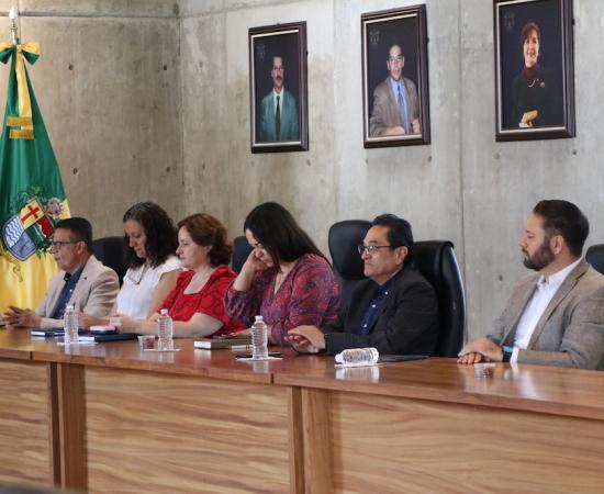 Entregan convenio de colaboración entre la UdeG y el Ayuntamiento de Zapotlán el Grande en el CUSur