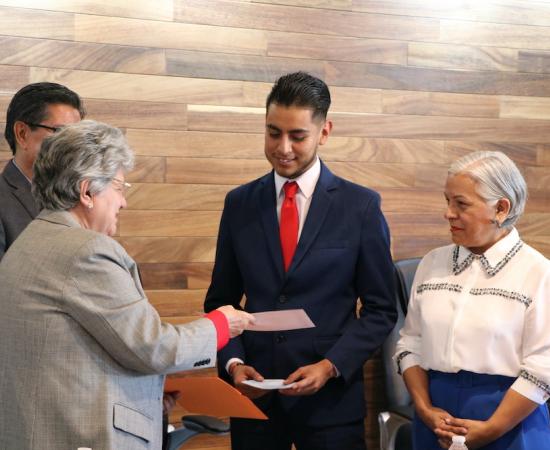 Entrega Beca Fundación Martha Acosta