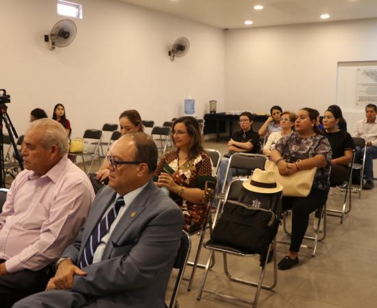 El CUSur participa en creación de programa de formación y actualización dirigido a comerciantes de la región