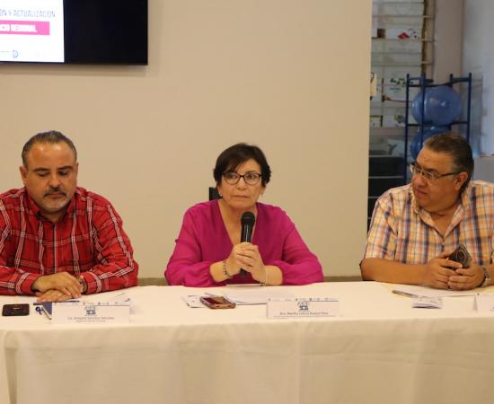 El CUSur participa en creación de programa de formación y actualización dirigido a comerciantes de la región