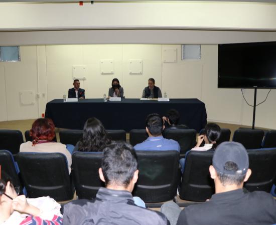 Mural y conversatorio de inicio de actividades del ciclo en letras hispánicas