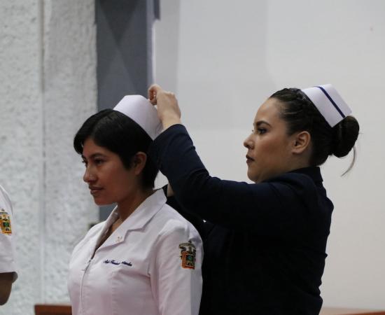 Cofias y listones a estudiantes de enfermería del CUSur