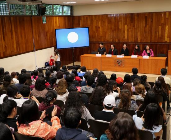 Conferencia Bombardeo Amoroso