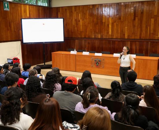 Conferencia Bombardeo Amoroso