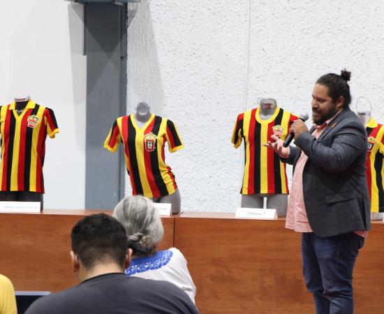 Coleccionista de camisetas Leones Negros