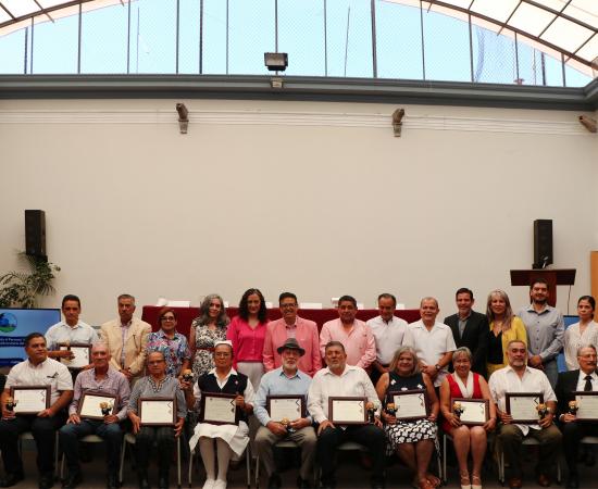 Reconocen a personal jubilado del CUSur