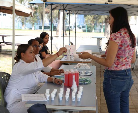 SISSMA CUSur fomenta la salud preventiva con feria para trabajadores universitarios