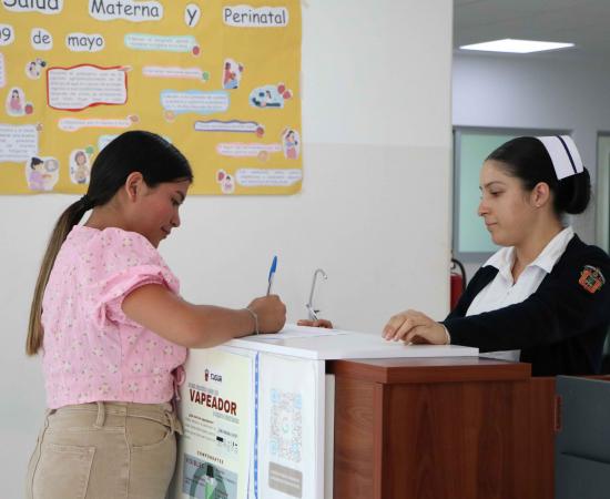 SISSMA CUSur fomenta la salud preventiva con feria para trabajadores universitarios