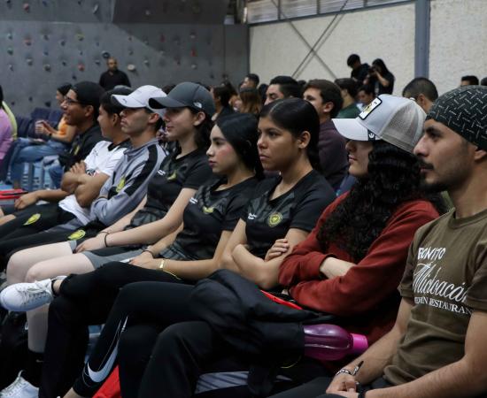 Higinio del Toro, aspirante a la presidencia municipal de Zapotlán el Grande, participa en el Foro de Diálogo con Universitarios en el CUSur