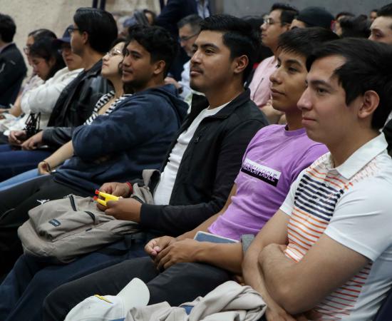 Higinio del Toro, aspirante a la presidencia municipal de Zapotlán el Grande, participa en el Foro de Diálogo con Universitarios en el CUSur