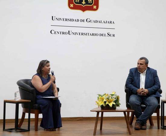 Higinio del Toro, aspirante a la presidencia municipal de Zapotlán el Grande, participa en el Foro de Diálogo con Universitarios en el CUSur