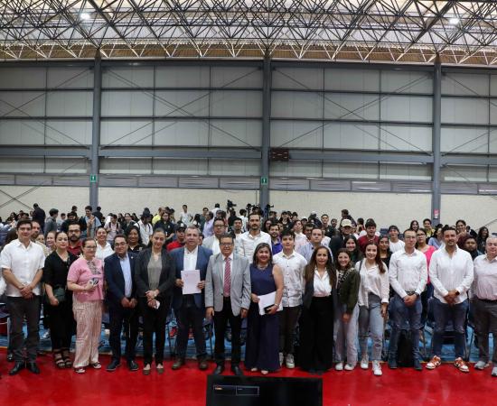 Higinio del Toro, aspirante a la presidencia municipal de Zapotlán el Grande, participa en el Foro de Diálogo con Universitarios en el CUSur