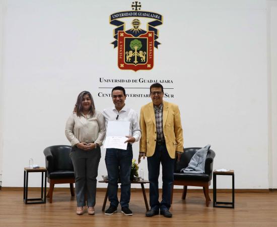 Óscar Murguía, aspirante a la presidencia municipal de Zapotlán el Grande, participa en el Foro de Diálogo con Universitarios en el CUSur