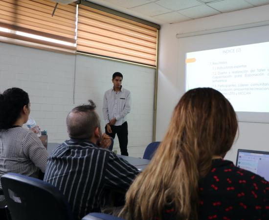 Defensa tesis alumno con capacidades distintas