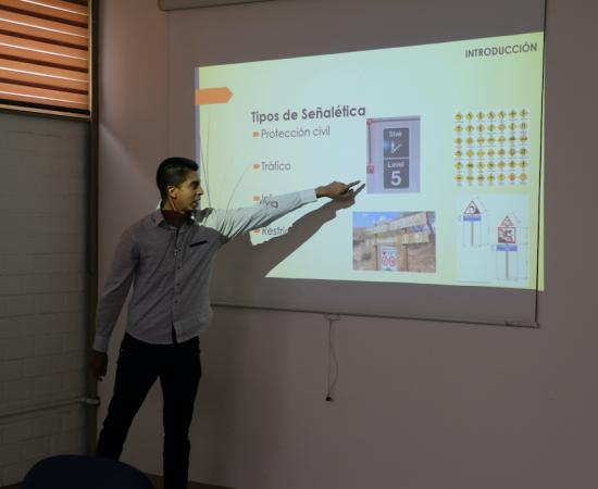 Defensa tesis alumno con capacidades distintas