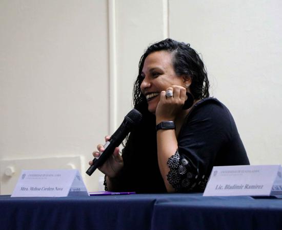 Presentan poemario “Hundir las manos temblorosas” en el CUSur