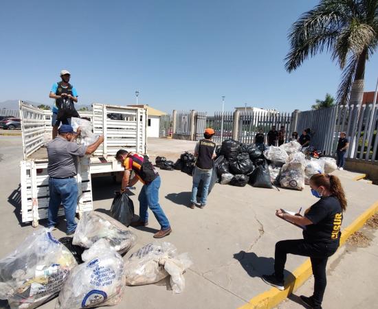 CUSur participa en la campaña Limpiemos Zapotlán en el marco del Día Mundial del Medio Ambiente