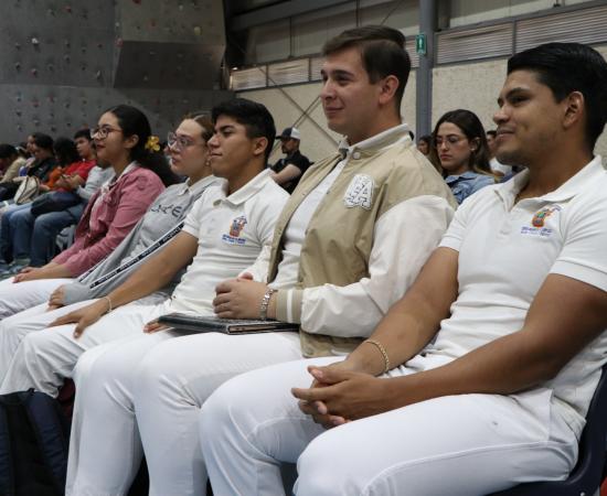 Óscar Murguía, aspirante a la presidencia municipal de Zapotlán el Grande, participa en el Foro de Diálogo con Universitarios en el CUSur