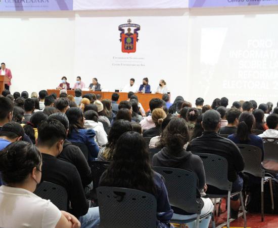 Charla senadores estudiantes sobre propuesta de reforma