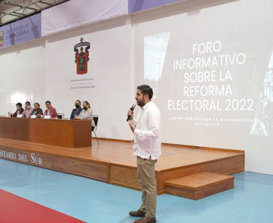 Charla senadores estudiantes sobre propuesta de reforma